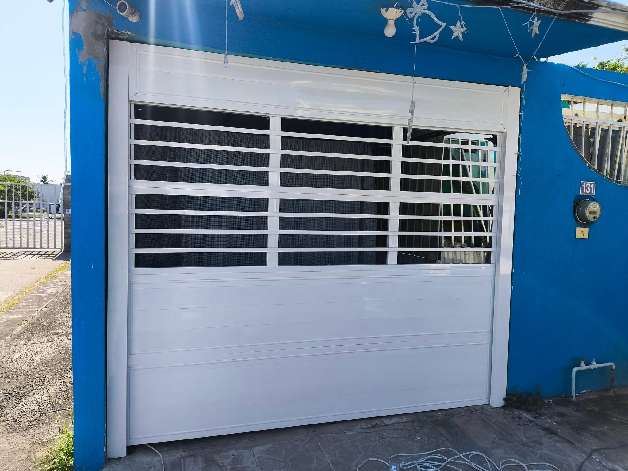 Puertas de aluminio fabricado por ALUVAL