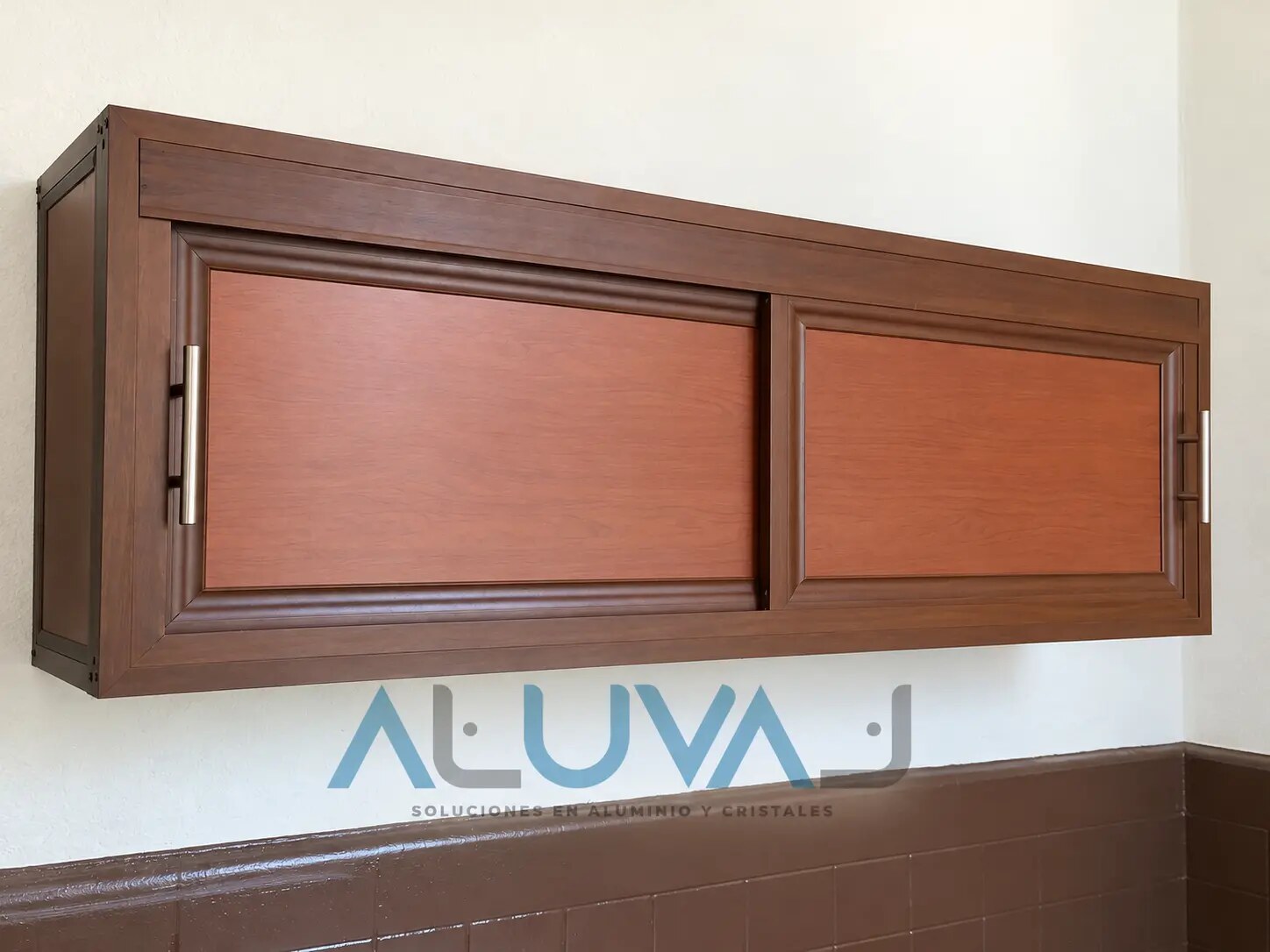 Gabinete de aluminio acabado madera